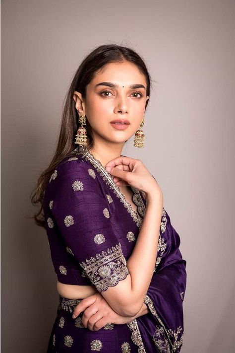 Sari Pose, Heavy Saree, Aditi Rao Hydari, Aditi Rao, Traditional Indian Dress, Indian Saree Blouses Designs, Blouse Designs Indian, Silk Saree Blouse Designs, Saree Blouse Patterns