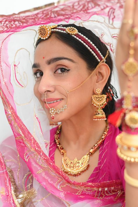 Rajasthani Jewellery Royal Gold, Rajasthani Jewellery Traditional, Theva Jewellery, Thewa Jewellery, Curvy Girl Outfits Summer, Nath Nose Ring, Rajasthani Dress, Rajputi Jewellery, Embroidery Suits Punjabi