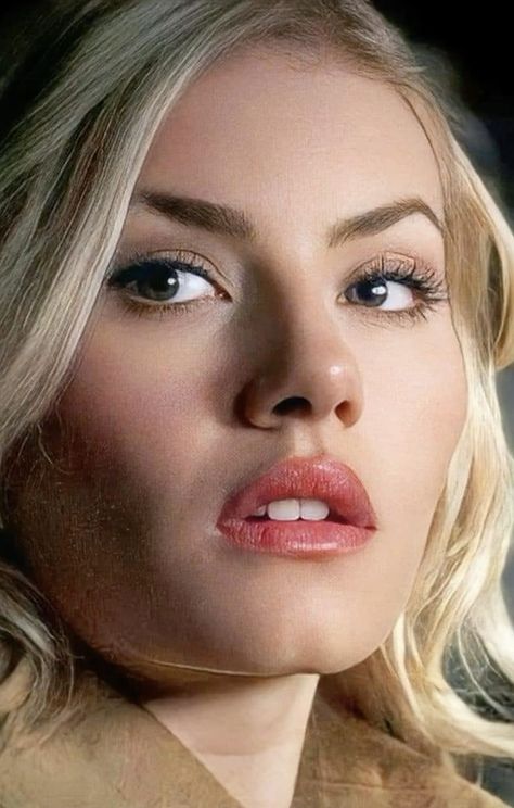 Elisha Cuthbert Elizabeth Cuthbert, Elisha Cuthbert, Pretty Toe Nails, Sweet Lips, Kristin Kreuk, Jessica Alba, Your Smile, Girl Next Door, Friend Photos