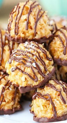 Salted Caramel Coconut Macaroons, Caramel Coconut Macaroons, Macaroons Coconut, Macaroons Recipe, Caramel Coconut, Coconut Macaroons Recipe, Coconut Caramel, Coconut Macaroons, Macaroons