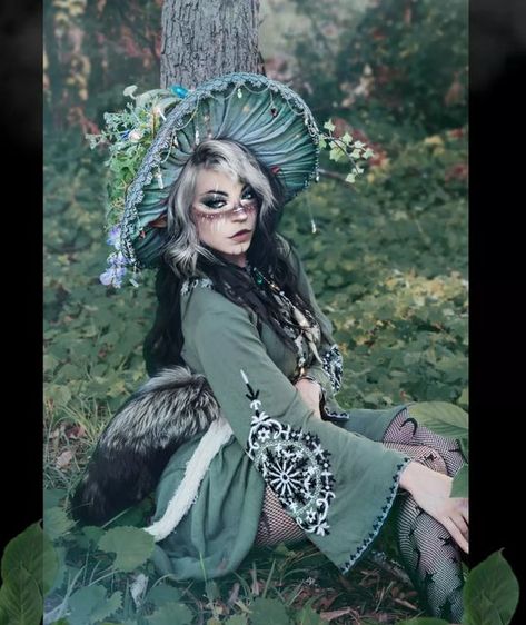 Mushroom Witch Cosplay, Moss Witch Costume, Witxh Hat, Fantasy Witch Costume, Green Mushroom Costume, Cottagecore Costume Ideas, Forest Witch Hat, Mushroom Witch Costume, Nature Witch Costume