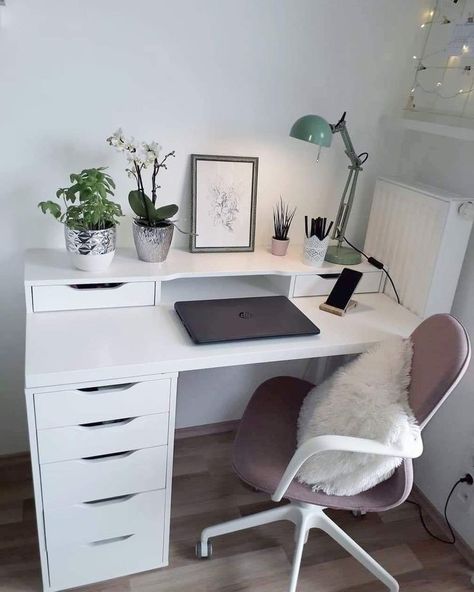 Office Decor Home, Deco Wallpaper, Dorm Room Designs, Carpet Ideas, Home Office Inspiration, White Desk, Office Room Decor, Bedroom Desk, Dekorasi Kamar Tidur