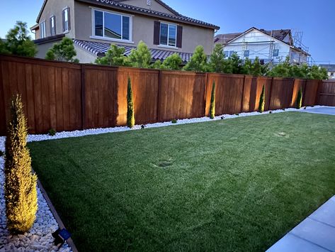 Landscaping Layout, Modern Backyard Landscaping, Backyard Renovations, Backyard Remodel, Diy Backyard Landscaping, Fence Landscaping, Garden Decor Ideas, Modern Backyard, Backyard Inspo