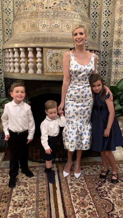 Ivanka Trump & her children, Mar-a-Lago, Thanksgiving, 11/22/18 Kimberly Guilfoyle, Classy Outfits For Women, Stylish Party Dresses, First Daughter, Classy Women, Elegant Outfit, Fashion Classy, Classy Outfits, Vintage Dresses