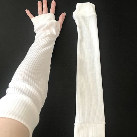 How To Make Arm Warmers, Arm Warmers Sweater, Tattoos Medical, White Arm Warmers, Tricotin Long, Knit Arm Warmers, Beige Gloves, Grey Mittens, Funky Clothing