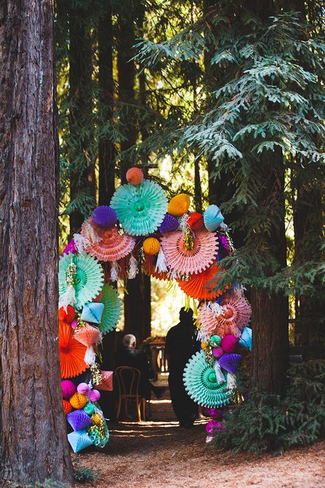 colorful wedding decor Deco Champetre, Fiesta Tropical, Festival Theme, Woodsy Wedding, Boda Mexicana, Camp Wedding, Colorful Wedding, Festival Wedding, Wedding Arch