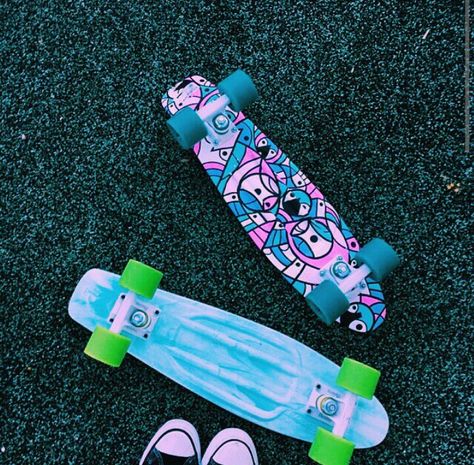 ◖ pinterest: bellaxlovee ◗ Penny Board Girl, Skate Bord, Penny Boards, Skate Boards, Skateboard Aesthetic, Penny Skateboard, Skate 3, Penny Board, Skate Girl