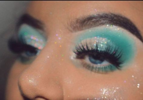 Seafoam Makeup Looks, Teal Glitter Makeup, Mint Green Eye Makeup, Mint Eyeshadow Looks, Mint Green Eyeshadow Looks, Mint Green Makeup Looks, Turquoise Makeup Looks, Aqua Makeup Look, Teal Eyeshadow Looks