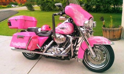 Pretty in Pink ! Girly Harley Davidson Motorcycle, Pink Harley Davidson, Motocykle Harley Davidson, Harley Motorcycles, Pink Motorcycle, Motos Harley, Harley Bikes, Biker Chic, Hot Bikes