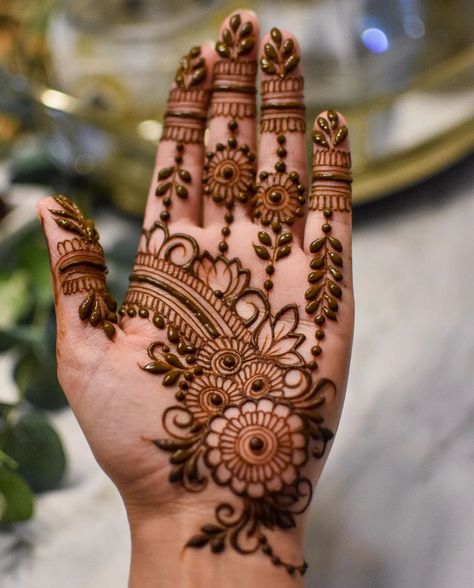 Mehandi, mehndi,mehendi designs for all events Mehndi Art Designs Simple Front Hand, Simple Mehndi Designs Stylish, Kids Back Hand Mehndi Designs, Mehandi Designs Latest Simple, New Latest Mehndi Designs 2023, Simple Palm Design Henna, Mehandi Designs For Eid Front Hand, Latest Mendhi Designs 2023, Mehndi Art Designs Palm