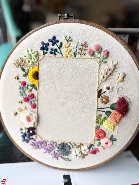 Photography Embroidery Ideas, Embroidery Hoop Photography, Hand Embroidery Display Ideas, Hand Embroidery Photo Frame, Embroidery Travel Ideas, Framed Embroidery Art, Embroidery Hoop Aesthetic, Embroider Picture Frame, Embroidery Hoop Wall Art Display