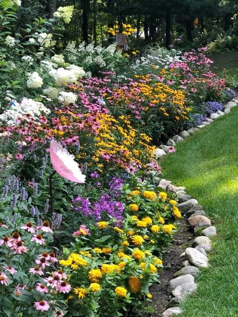 Wildflower Walkway, Fence Landscaping Privacy, Outdoor Ideas Garden, Fence Ideas Minecraft, Backyard Fence Landscaping, Backyard Fencing Ideas, Fences Design, Fence Border, Dream Garden Backyards