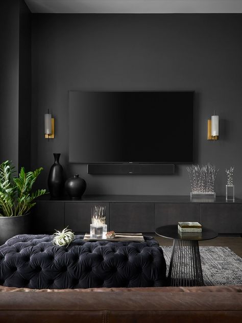 Bachelor Pad Living Room, Dark Grey Living Room, Masculine Living Rooms, Black Feature Wall, Modern Appartement, Feature Wall Living Room, Black Accent Walls, Dark Living Rooms, Sala Tv