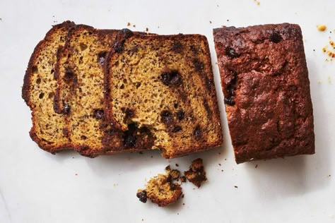 Our collection of easy-to-make quick bread recipes includes favorites classics and new takes on favorites. Trust us, you'll want to bookmark these and bake any time. #foodhacks #kitchenhacks #lifehacks #marthastewart #recipehacks Recipes To Bake, Quick Bread Recipes Easy, Chocolate Chip Bread, Chocolate Chip Banana, Vegan Banana Bread, Make Banana Bread, Best Banana Bread, Chocolate Chip Banana Bread, Quick Bread Recipes