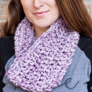 Easy Beginner Crochet Cowl Pattern - Free Crocheted Scarf / Cowl Simple Crochet Scarf, Crochet Shrug Pattern Free, Leg Warmers Crochet Pattern, Crochet Cowl Free Pattern, Crochet Shrug Pattern, Crochet Cowl Pattern, Crochet Gratis, Simple Crochet, Crochet Beanie Pattern