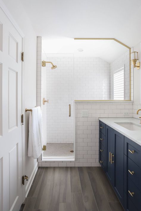 Highland Addition - Traditional - Bathroom - Minneapolis - by TreHus Architects+Interior Designers+Builders | Houzz Tiny Bathroom Makeover, Doorless Shower, Walk In Shower Designs, Master Bath Remodel, Bathroom Photos, Bathroom Remodel Shower, Bathroom Trends, Upstairs Bathrooms, Bathroom Renos