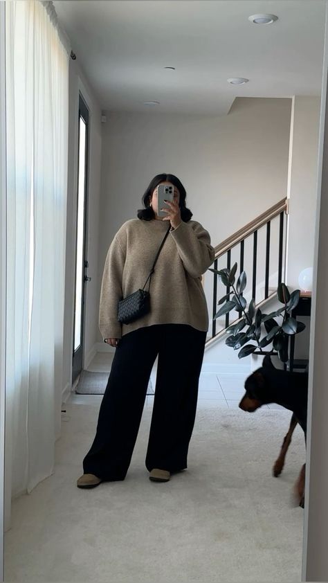 Cozy casual outfit Plus Size Stomach, Big Stomach Outfits, Plus Size Modest Outfits, Summer Outfits Big Stomach, Errands Outfit Summer, Modest Plus Size Fashion, Modern Mother Of The Bride, Minimal Style Outfits, Modest Winter Outfits