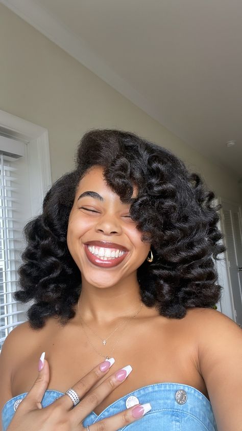 Natural Hair Elegant Styles, Natural Graduation Hairstyles, Wand Curls Natural Hair, Retro Black Women, Elegant Natural Hairstyles Black, Elegant Natural Hairstyles, Healthy Black Hair, Protective Hairstyles Braids, Healthy Natural Hair