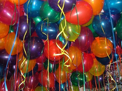 Bunch Of Balloons, Floating Balloons, Nostalgia Core, Dreamcore Weirdcore, Rainbow Aesthetic, Balloon Bouquet, Homestuck, Latex Balloons, The Balloon