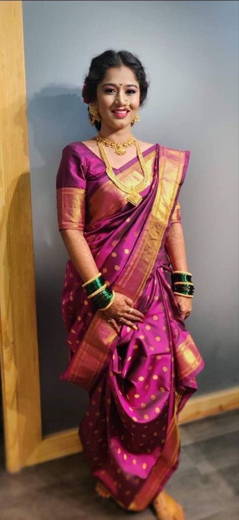 Purple Navari Saree Marathi Bride, Navwari Blouse Back Design, Navvari Sadi Pattern, Peshwai Nauvari Saree Look, Shalu Saree Maharashtrian, Navvari Sadi Look, Peshwai Look, Nauvari Saree Brides, Nauvari Saree Look