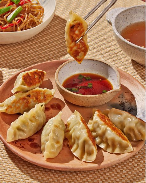 Cart authentic ingredients for Korean Mandu (dumplings). Cook with love. Serve family style. Mandu Dumplings, Korean Mandu, Lunar New Year Food, Mandu Korean, Korean Dumplings, New Year Food, Best Korean Food, New Year's Food, Happy Lunar New Year