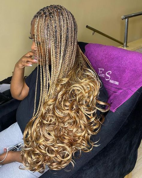 Honey Blonde Braids Black Women, Baddie Braids, Mixing Hair Color, French Curl Braids, French Curls, Curl Braids, Micro Braids Hairstyles, Vacation Hair, Dreadlock Hair