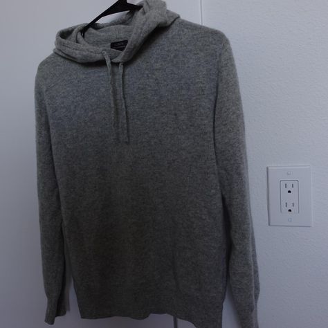 Grey J.Crew cashmere hoodie #cashmerehoodie

100% Cashmere sweater hoodie -M 

Super soft / cozy / excellent condition J Crew brand 

#100cashmere #cashmeresweater #cozy #hoodiesweater