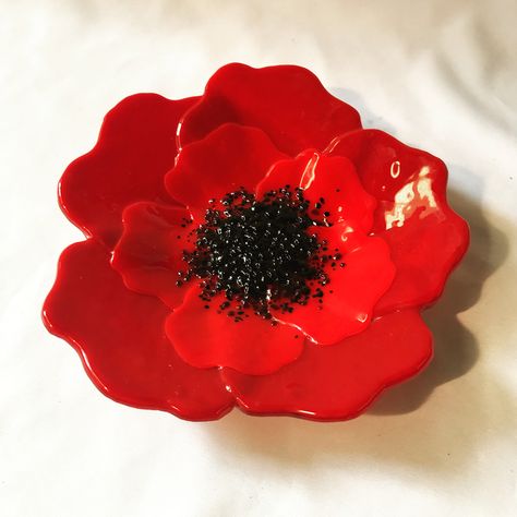 Pottery Painting Designs, Glass Garden Art, Stained Glass Flowers, Flower Bowl, Pottery Crafts, Ceramics Projects, Red Poppy, Clay Art Projects, Ceramics Ideas Pottery