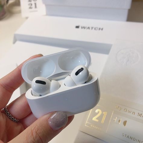 Airpods Pro Aesthetic, Aesthetic Airpods, Apple Ecosystem, Headphones Aesthetic, Apple Headphone, Apple Air, Gaming Tech, Ipod Cases, Healthy Lifestyle Inspiration