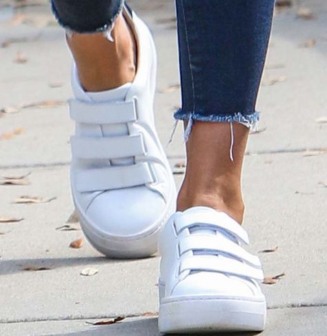 Age is just a number: Jessica Alba dons a youthful pair of Kenneth Cole velcro sneakers Womens Velcro Sneakers, White Velcro Sneakers, Velcro Sneakers Women, Velcro Shoes Women, Velcro Shoes Outfit, Velcro Sneakers Outfit, Strap Sneakers, Velcro Shoes, Velcro Sneakers