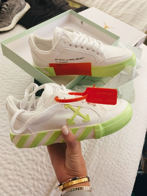 Off White Shoes Outfits For Women, Off White Shoes Women, Off White Shoes Outfit, Off White Sneakers Outfit, Women Sneakerhead, Off White Outfit, White Shoes Outfit, Off White Sneakers, Trendy Shoes Sneakers