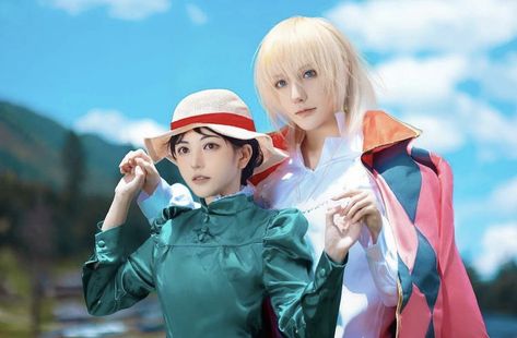 Sophie Cosplay, Howls Moving Castle Cosplay, Sophie Howl's Moving Castle, Halloween Origami, Cosplay Couple, Howl And Sophie, Howls Moving, Cosplay Inspiration, Howls Moving Castle