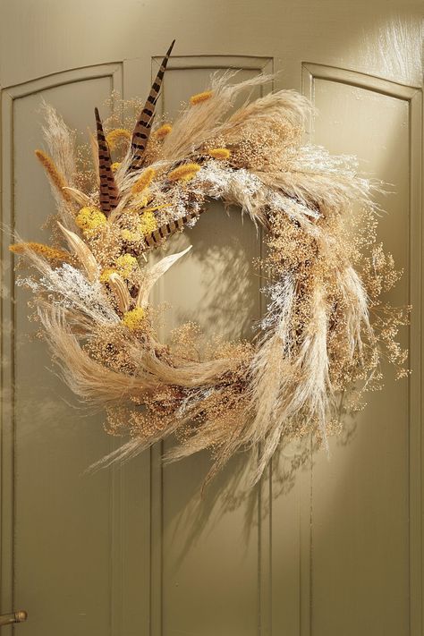 Okra Crafts, Dried Okra, Dried Yarrow, Diy Fall Wreaths, Fall Wreath Ideas, Grass Wreath, Welcome Autumn, Pumpkin Topiary, Dried Pampas