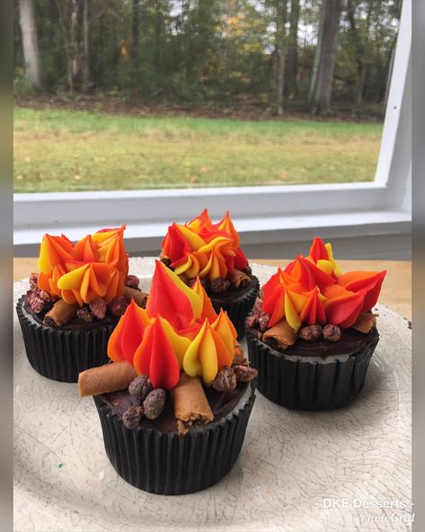 Mountain Dessert Ideas, Fire Dessert Ideas, Camp Cupcakes Ideas, Campfire Cupcakes Camping Birthday, Cool Party Food Ideas, Outdoor Cupcakes Ideas, Outdoor Theme Cupcakes, Lumberjack Cupcakes 1st Birthdays, Camp Fire Cupcake