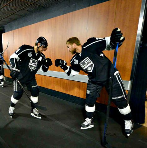 Anze Kopitar & Jeff Carter • Los Angeles Kings La Kings Aesthetic, Anze Kopitar, Hunting Aesthetic, Jeff Carter, Dustin Brown, La Kings Hockey, Helena Hunting, Nhl Hockey Teams, Baseball Men