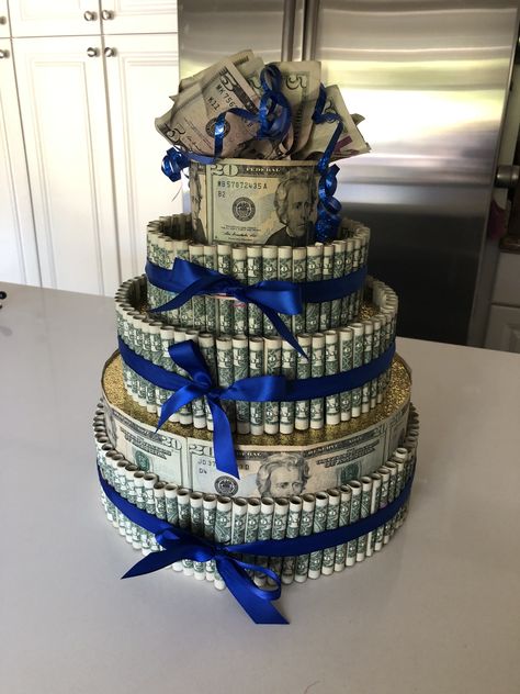 Money Basket Ideas, Money Birthday Ideas, Money Party Theme Decoration, Money Cake Ideas For Men, Money Theme Party Ideas, Money Cake Ideas Dollar Bills, Money Themed Cake, Dollar Bill Cake, Money Bouquets