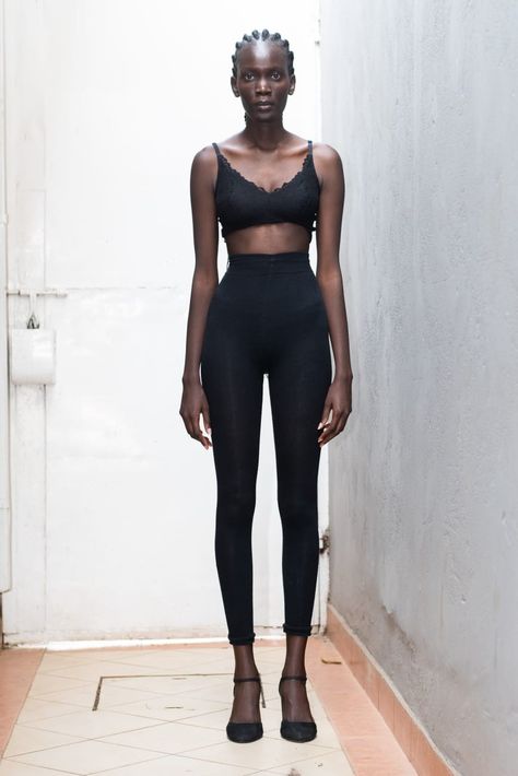 Black model Polaroid African Model Poses, Black Model Polaroids, Body Shapes Photography, Black Models Posing, Photo Mannequin, Model Polaroids, Fashion Illustration Poses, 2024 Moodboard, Pageant Girls