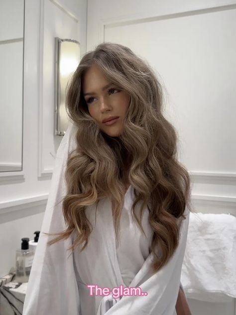 Old Money Wedding Hairstyles, Loose Crimped Hair, Champagne Brown Hair, Long Ash Brown Hair, Teddy Blonde Hair, Mushroom Brunette, Old Money Hair Color, Dark Sandy Blonde Hair, Biscuit Blonde