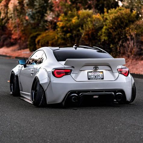 Toyota 86 Custom, Subaru Brz Custom, Toyota Brz, Toyota Gr86, Rocket Bunny, Slammed Cars, Toyota Gt86, Stance Cars, Japan Car