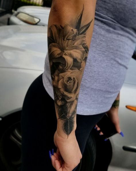 Realism Flower Tattoo Sleeve, Men Flower Tattoo, Best Cover Up Tattoos, Half Sleeve Tattoos Forearm, Rose Tattoos For Men, Hand Tattoos For Girls, Armband Tattoos, Forarm Tattoos, Forearm Tattoo Women