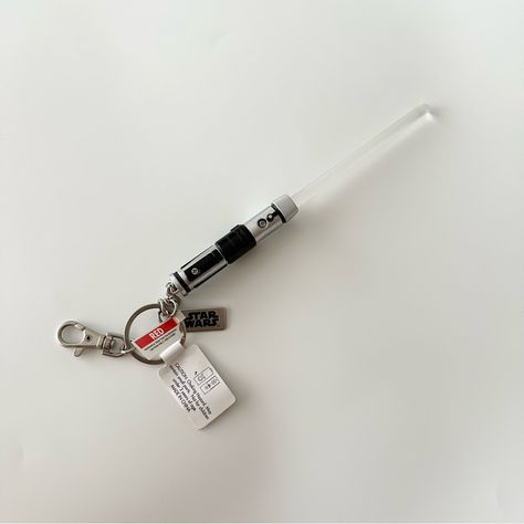 - Disney Parks Star Wars Lightsaber Key Chain - Lights Up Green When Button Is Pressed - Condition: New With Tags - Approximate Measurements: Lightsaber Is 7 Inches Long Star Wars Things To Buy, Star Wars Room Aesthetic, Starwars Keychain, Lightsaber Aesthetic, Star Wars Decorations, Star Wars Gift Ideas, Star Wars Keychain, Star Wars Lightsaber, Star Wars Merch