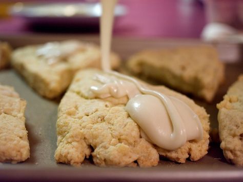 Pioneer Woman Maple Pecan Scones Maple Scones Recipe, Maple Pecan Scones, Pecan Scones, Ree Drummond Recipes, Pioneer Woman Ree Drummond, Maple Pecan, Pioneer Woman Recipes, Book Tour, Ree Drummond