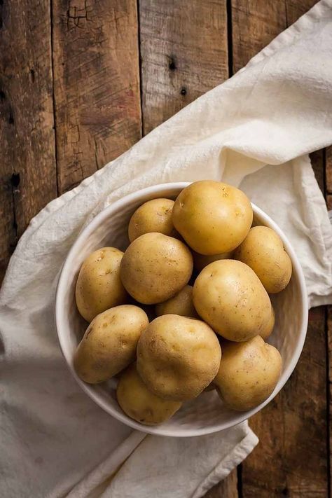 Potato Photography, Mood Board Food, Meat Food Styling, Potato Picture, Potato Farm, Potato Box, Food Photography Fruit, Food For Diabetics, Simple Background Design