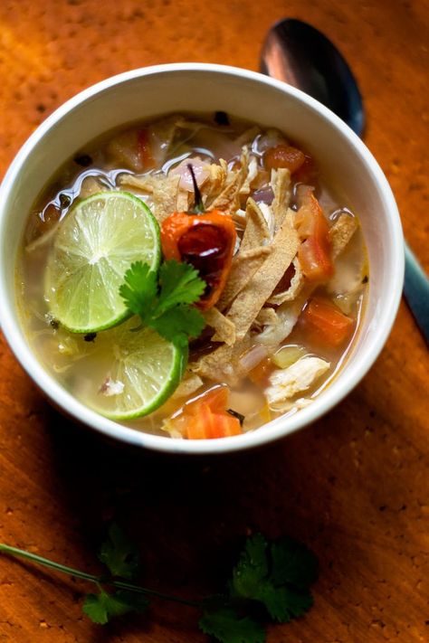 Sopa de Lima Mayan Food, Lime Soup, Mexican Oregano, Authentic Mexican Recipes, Soup And Stew, Yucatan Peninsula, Tortilla Soup, Authentic Mexican, Mexican Food Recipes Authentic