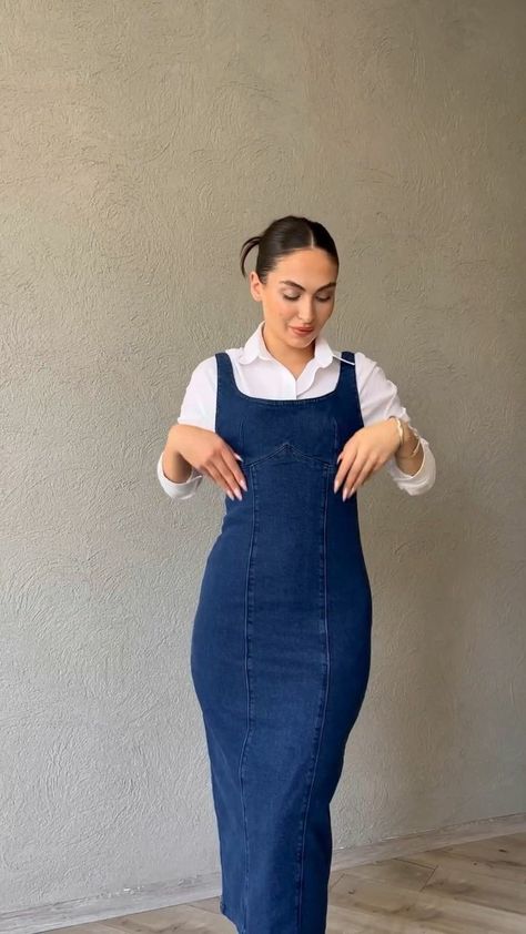 How To Style A Jean Dress, Denim Dress Winter, Jeans Dresses For Women, Fashion Outfits Modest, Denim Dress Outfit, Looks Jeans, Sleeveless Denim Dress, Short Women Fashion, Christian Fashion