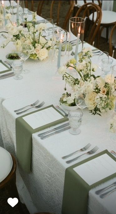 Wedding Tablescapes No Plates, Off White Table Cloths Wedding, Classy Table Settings Wedding, Greenery Tablescape Wedding, Wedding Table Decorations Without Plates, Oval Table Decor Ideas, Mixed Round And Rectangle Tables Wedding, White Table Cloth Wedding Decor, White And Cream Wedding Table Decor