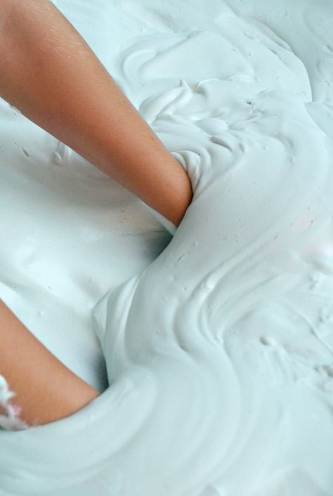 Even adults will want to plunge their hands into this fluffy oobleck slime recipe. Delighful sensory play for kids! Oobleck Recipe Without Cornstarch, Gak Recipe, Oobleck Recipe, Play For Kids, Science Experiments For Preschoolers, Finger Paint, Play Clay, Fun Arts And Crafts, Kids Activity Books