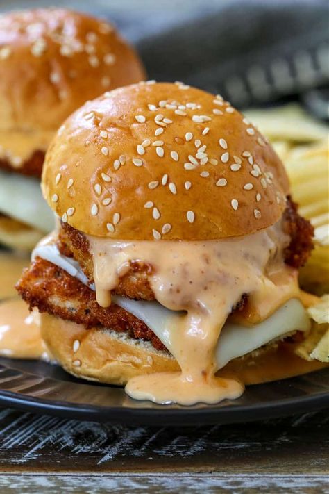 These Bang Bang Chicken Sliders are the ultimate party food! Crispy chicken cutlets with an addicting Bang Bang Sauce and mozzarella cheese! Easy But Yummy Dinners, Chicken Patty Sliders, Crispy Chicken Sliders Recipes, Best Easy Meals, Effortless Dinner Ideas, Bang Bang Chicken Meatballs, Spicy Sliders Recipes, Chicken Cutlet Sliders, Breaded Chicken Sliders