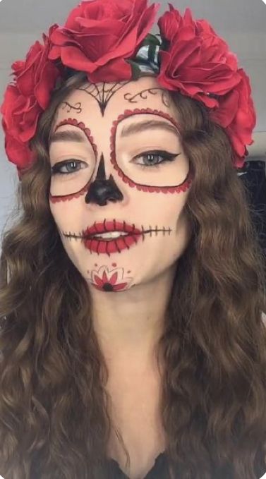 Makeup Easy Tutorial, Makijaż Sugar Skull, Maquillage Halloween Simple, Beautiful Halloween Makeup, Scary Halloween Makeup, Halloweenský Makeup, Diy Halloween Makeup, Holloween Makeup, Cute Halloween Makeup