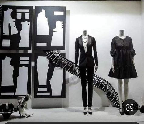 Unique Mannequin, Fashion Window Display, معرض فني, Design Studio Workspace, Visual Merchandiser, Ton Van Der Veer, Fashion Designer Studio, Fashion Displays, Visual Merchandising Displays